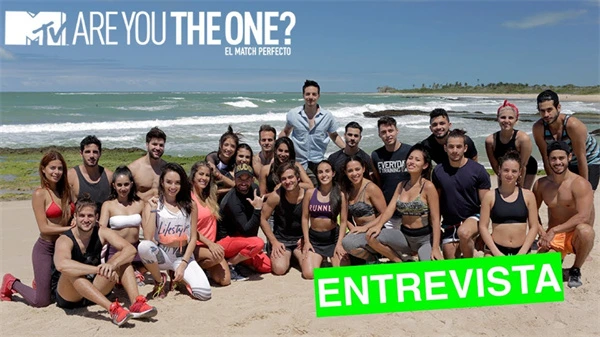 Beach - seated Are You the One? El Match Perfecto contestants, “ENTREVISTA”