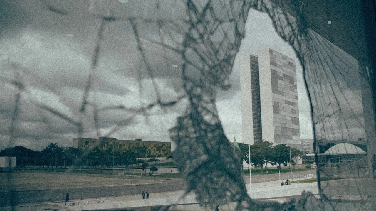 Apocalipse nos Trópicos: Como a Fé Molda a Política no Brasil