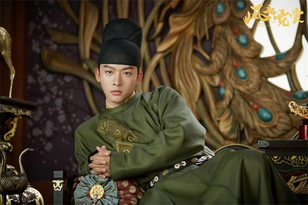 In "Serenade of Peaceful Joy", a man in green Hanfu reclines, a composed look reflecting his noble status.